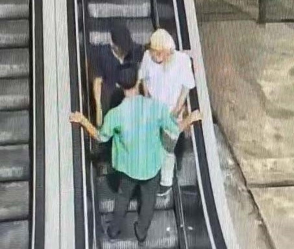 Taksim alt geçidinde gasp dehşeti: Boğazını sıkıp soydular! - 1