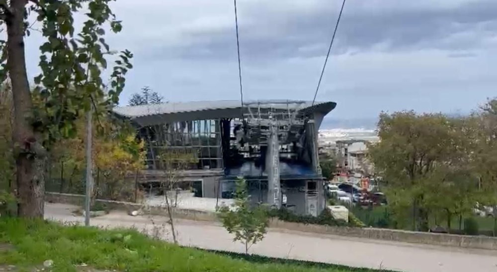 Bursa'yı lodos vurdu: Ağaçlar devrildi, teleferik seferleri durdu - 4