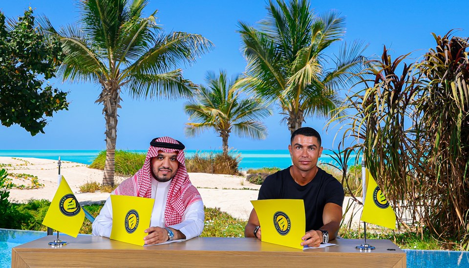 40 yaşındaki Ronaldo servetine servet katacak: Alacağı maaş ortaya çıktı - 1