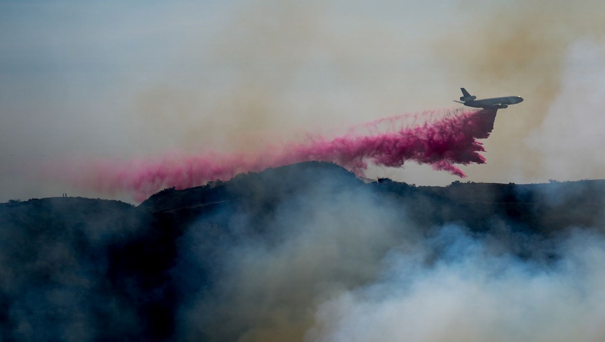 Los Angeles yangınlarına püskürtülen pembe maddenin içinde ne var? İnsan sağlığına zararlı mı?