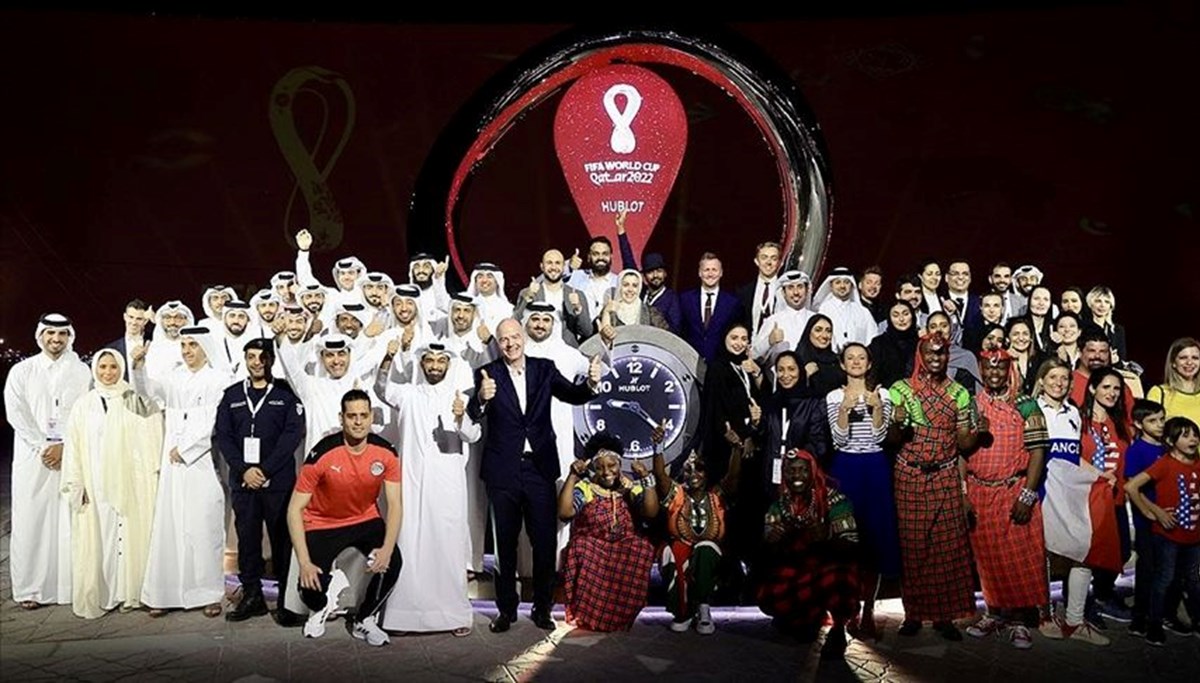 Katar'da 2022 FIFA Dünya Kupası geri sayım saati açıldı