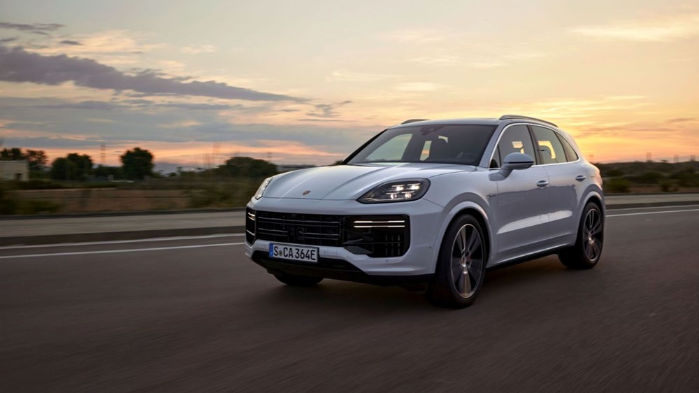 Porsche, tüm zamanların en güçlü Cayenne'ini sundu - 10
