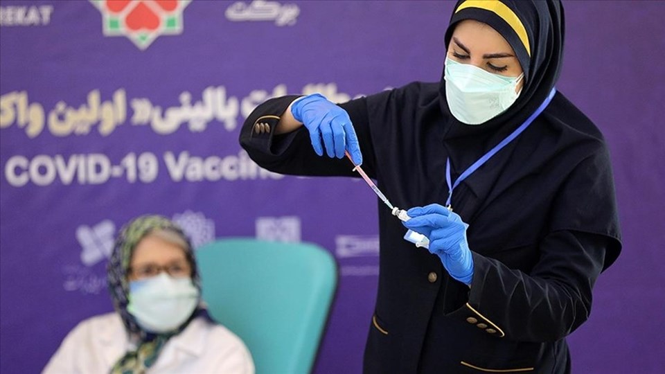 İran'da Covid-19'a karşı geliştirilen yerli aşı COVIRAN Bereket'in seri üretimine başlandı - 1