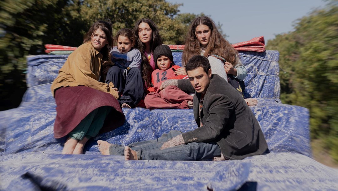 Star'ın yeni dizisi Sahipsizler'in afişi yayınlandı