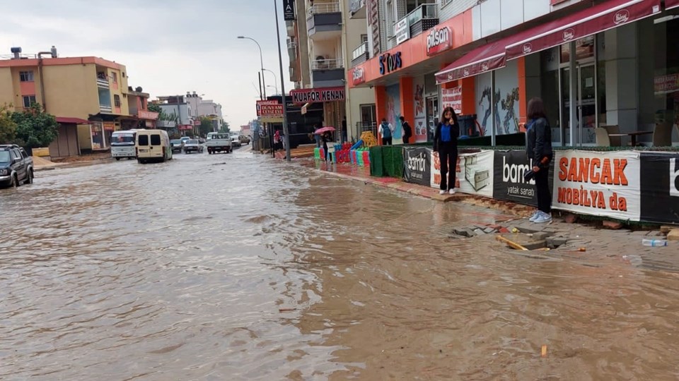 Osmaniye'de ceviz büyüklüğünde dolu yağdı - 1