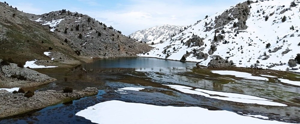 Kahramanmaraş'ta dağların zirvesindeki Karagöl manzarasıyla hayran bırakıyor - 4