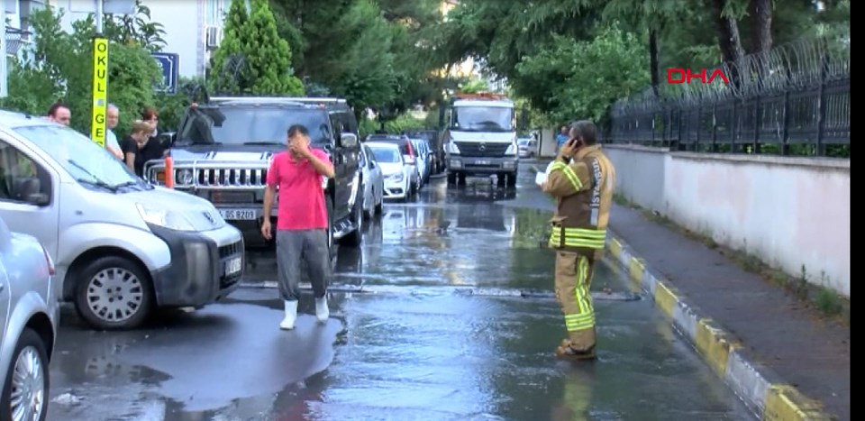 İstanbul'da yağmur su baskınlarına neden oldu - 2