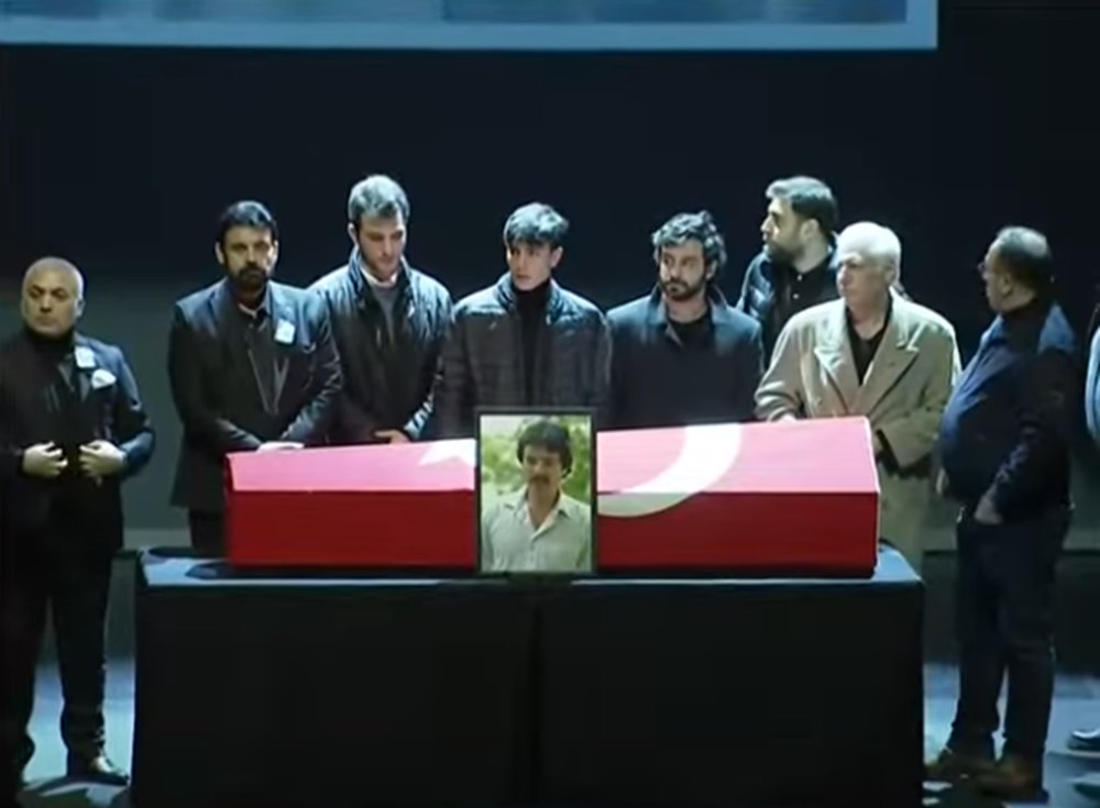 Arabeskin Ferdi babasına veda: İlk tören AKM'de, Levent’tekalabalık artıyor - 3