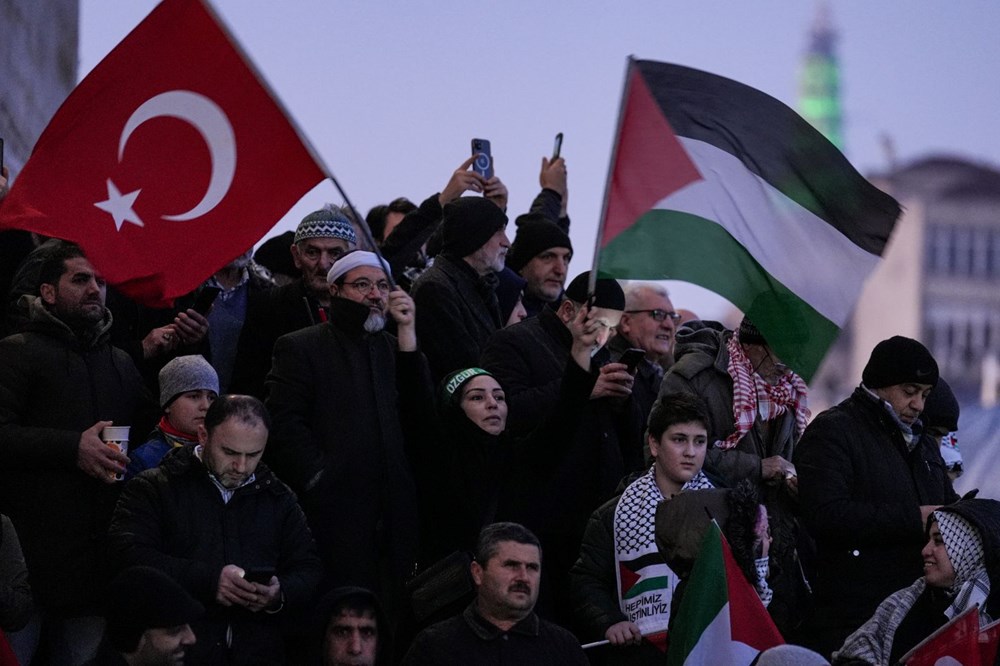 İstanbul'da tarihi buluşma: Binlerce kişi Galata Köprüsü'nde buluştu - 4