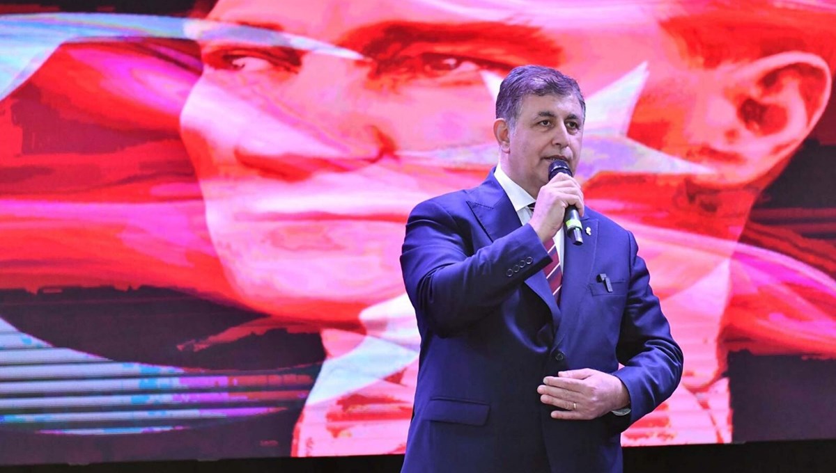 Cemil Tugay'dan öğrenciler için vaatler Cemil Tugay'dan öğrenciler için vaatler