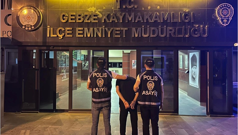 Otobüsta yanına oturduğu kadını taciz etti