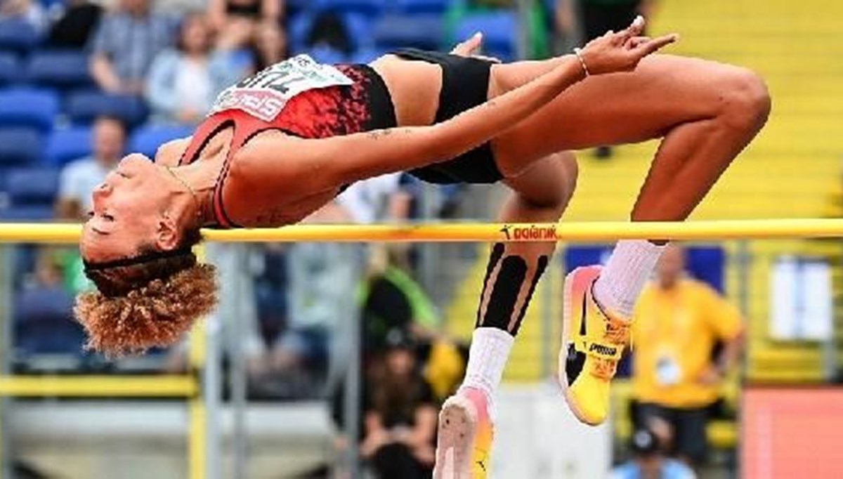 1.91 metre atladı: Milli Atlet Buse Savaşkan'dan Türkiye rekoru 1.91 metre atladı: Milli Atlet Buse Savaşkan'dan Türkiye rekoru