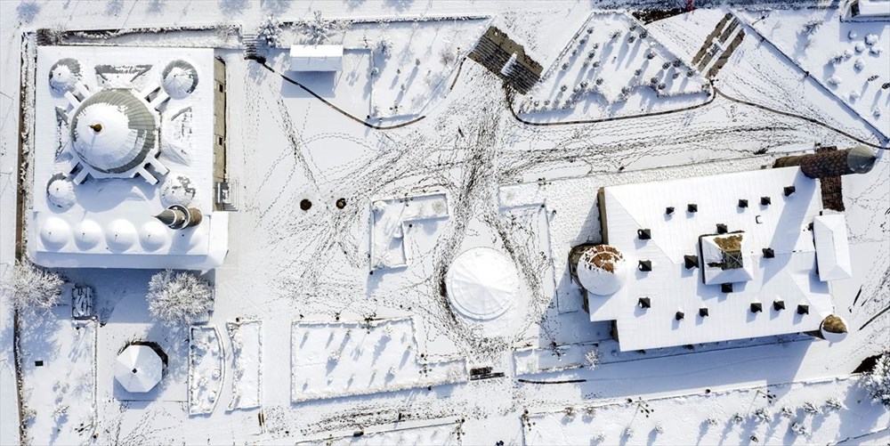 Doğu'nun "kış cenneti" Erzurum gündüz bembeyaz, gece ise ışıl ışıl - 14
