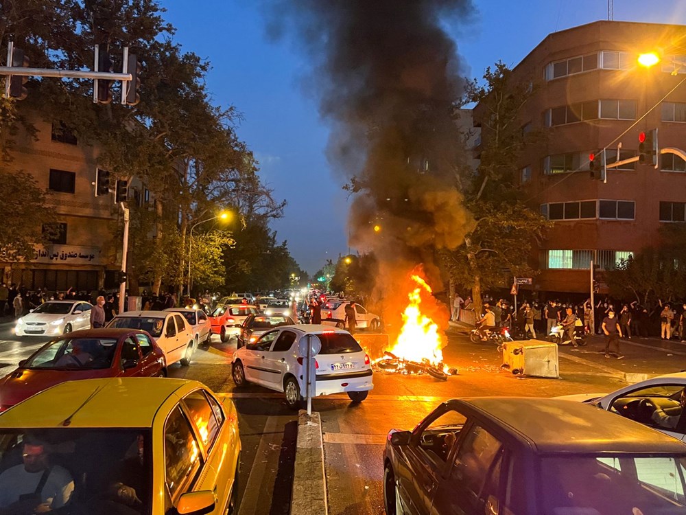 İran'da bir kadın daha öldürüldü: Protestoların sembollerinden Hadis Necefi kurşunların hedefi oldu - 4