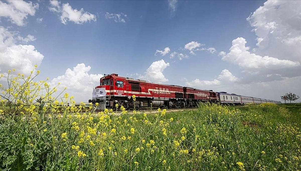 Turistik Diyarbakır treni yola çıktı