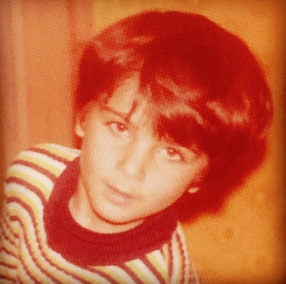 Su Burcu Yazgı Coşkun'dan nostaljik kare (Ünlülerin çocukluk ve gençlik halleri) - 655