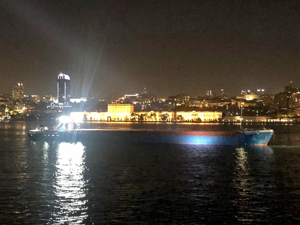 Yük gemisi İstanbul Boğazı'nda makine arızası yaptı - 1