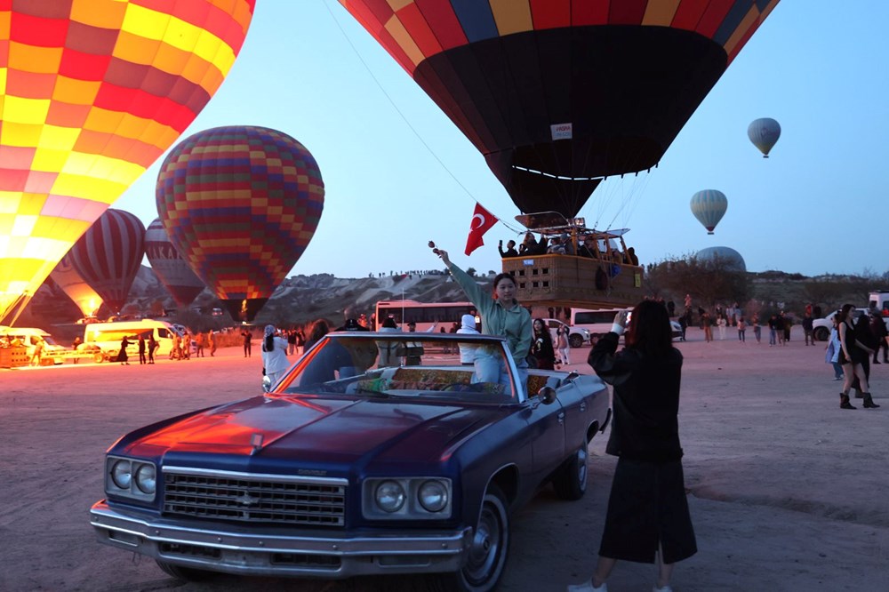Kapadokya'da balonlar 23 Nisan için Türk bayraklarıyla havalandı 75 5a1G8q y0UyJsEhiPA0Umg