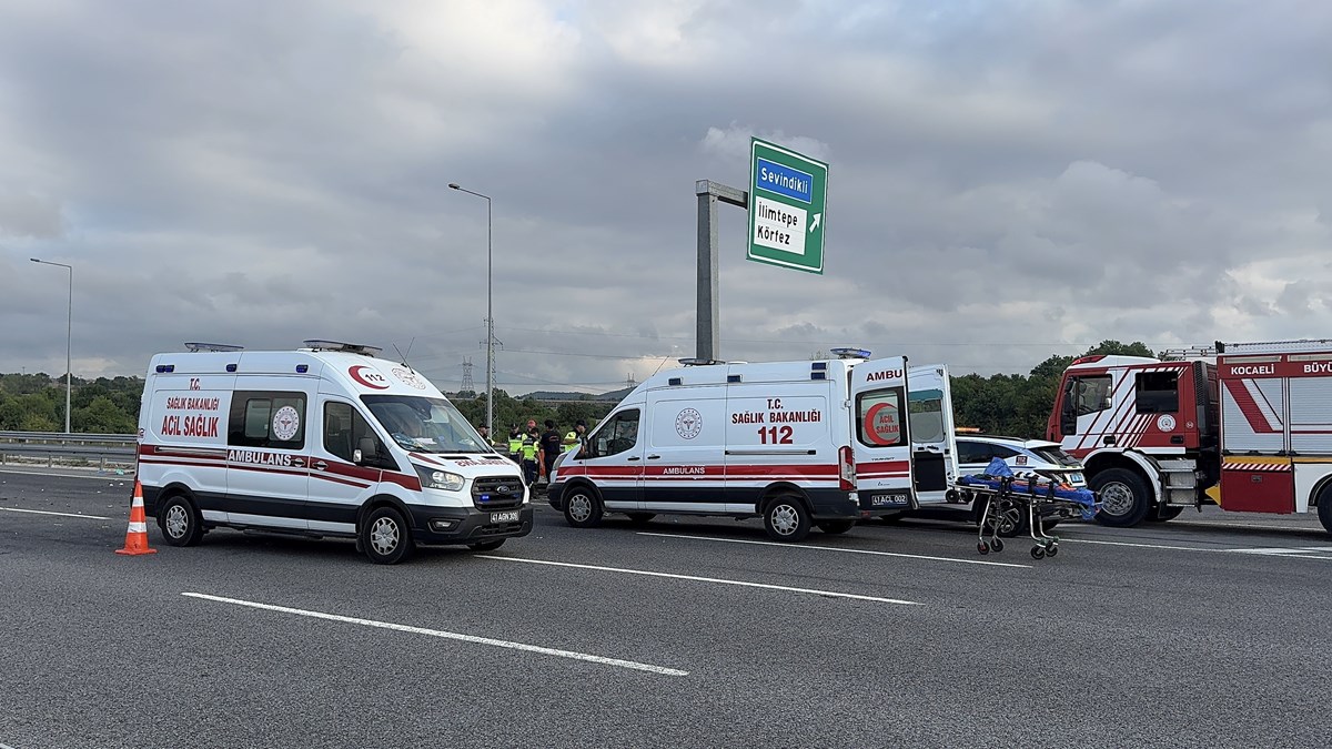 Yaralılar kaza yerine sevk edilen ambulanslarla hastaneye sevk edildi