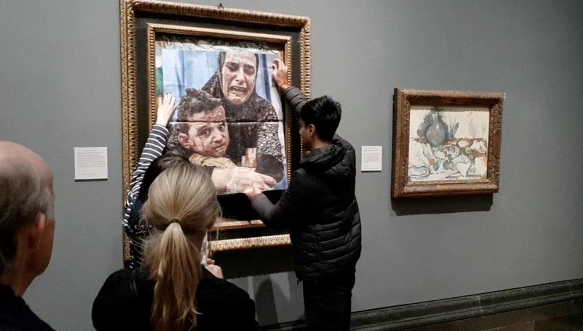 İngiliz aktivistlerden Picasso eserinde İsrail protestosu İngiliz aktivistlerden Picasso eserinde İsrail protestosu