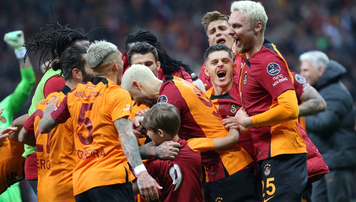 Galatasaray'da Victor Nelsson ve Sacha Boey Premier Lig ekiplerinin radarında