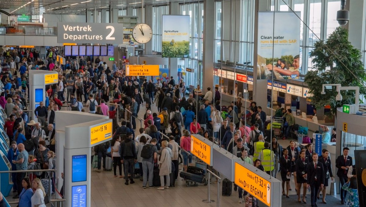 Hollanda'da ordu havalimanına yardıma çağrıldı