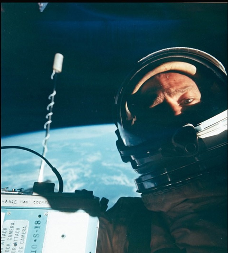 İlk uzay selfie'si açık artırmaya çıkıyor - 1