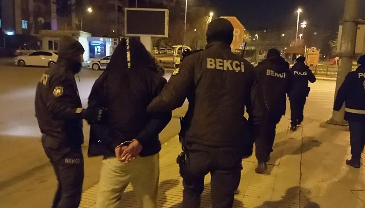 Kontrol noktasından kaçan şahsın üzerinden satır çıktı Kontrol noktasından kaçan şahsın üzerinden satır çıktı