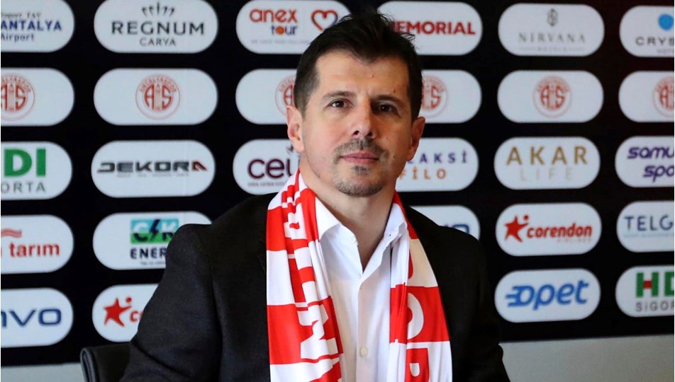 Emre Belözoğlu'ndan sürpriz karar: Antalyaspor'dan ayrıldı