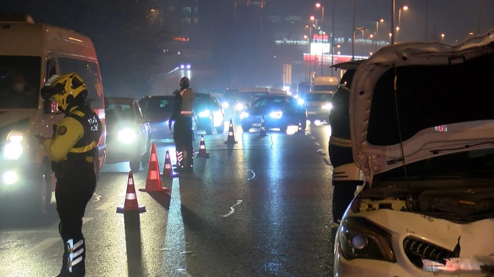 Kadıköy'de zincirleme kaza: 2 yaralı - 2