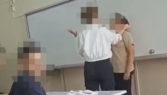 Öğretmenden öğrenciye şiddet