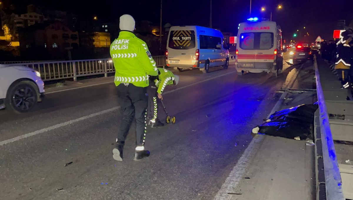 Bursa'da feci kaza | Lastik değiştiren kişilere otomobil çarptı: 1 ölü, 2 yaralı Bursa'da feci kaza | Lastik değiştiren kişilere otomobil çarptı: 1 ölü, 2 yaralı