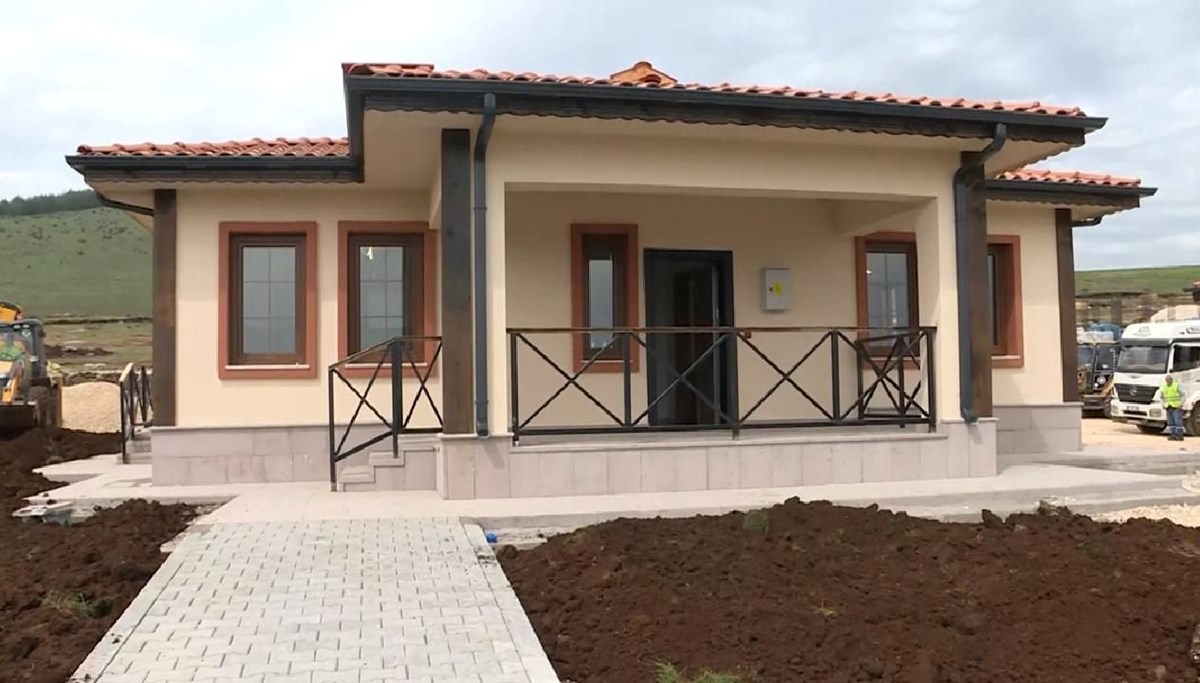 İlk deprem konutları yarın teslim edilecek İlk deprem konutları yarın teslim edilecek