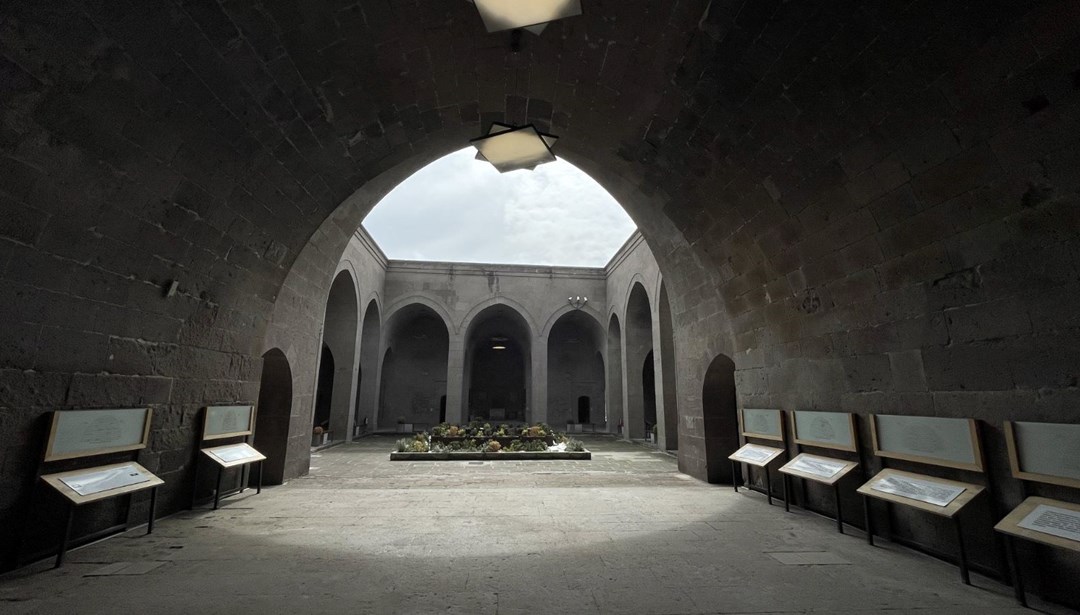 Gevher Nesibe Darüşşifası ve Gıyasiye Medresesi ziyaretçilerini ağırlıyor