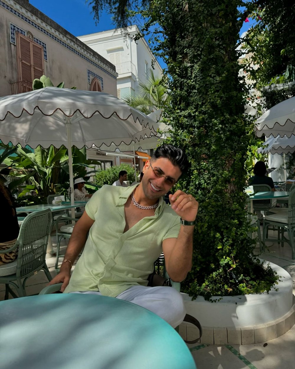 Afra Saraçoğlu'ndan yeni imaj: Sarışın oldu (Ünlülerin değişimi) 84 5dKq8scF7k HFTql81j6 Q