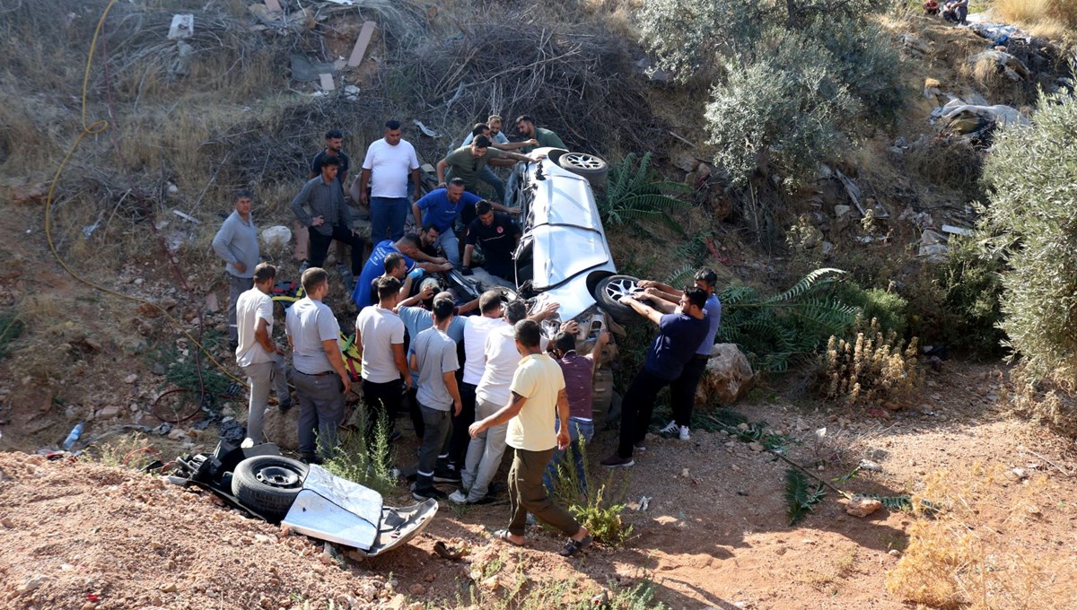 Antalya’da feci kaza: 50 metre yuvarlandı, defalarca takla attı