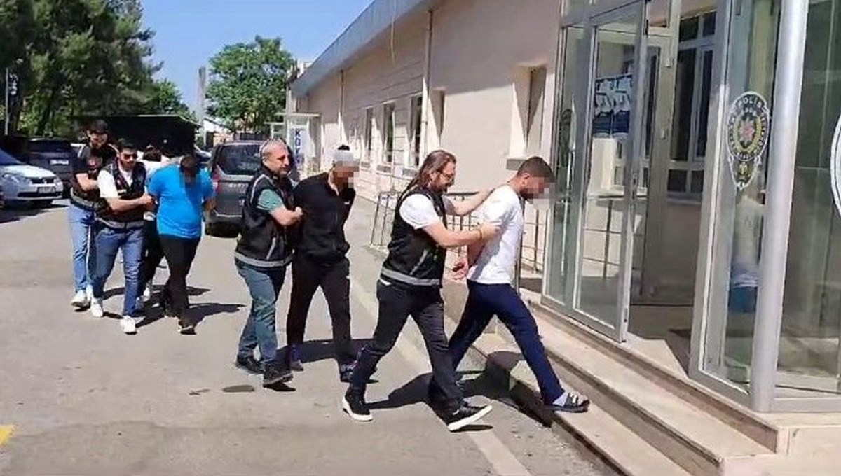 Şiddet gördüğü kocasını mahalledeki gençlere şikayet etti: öldüresiye dövüp videoya kaydettiler