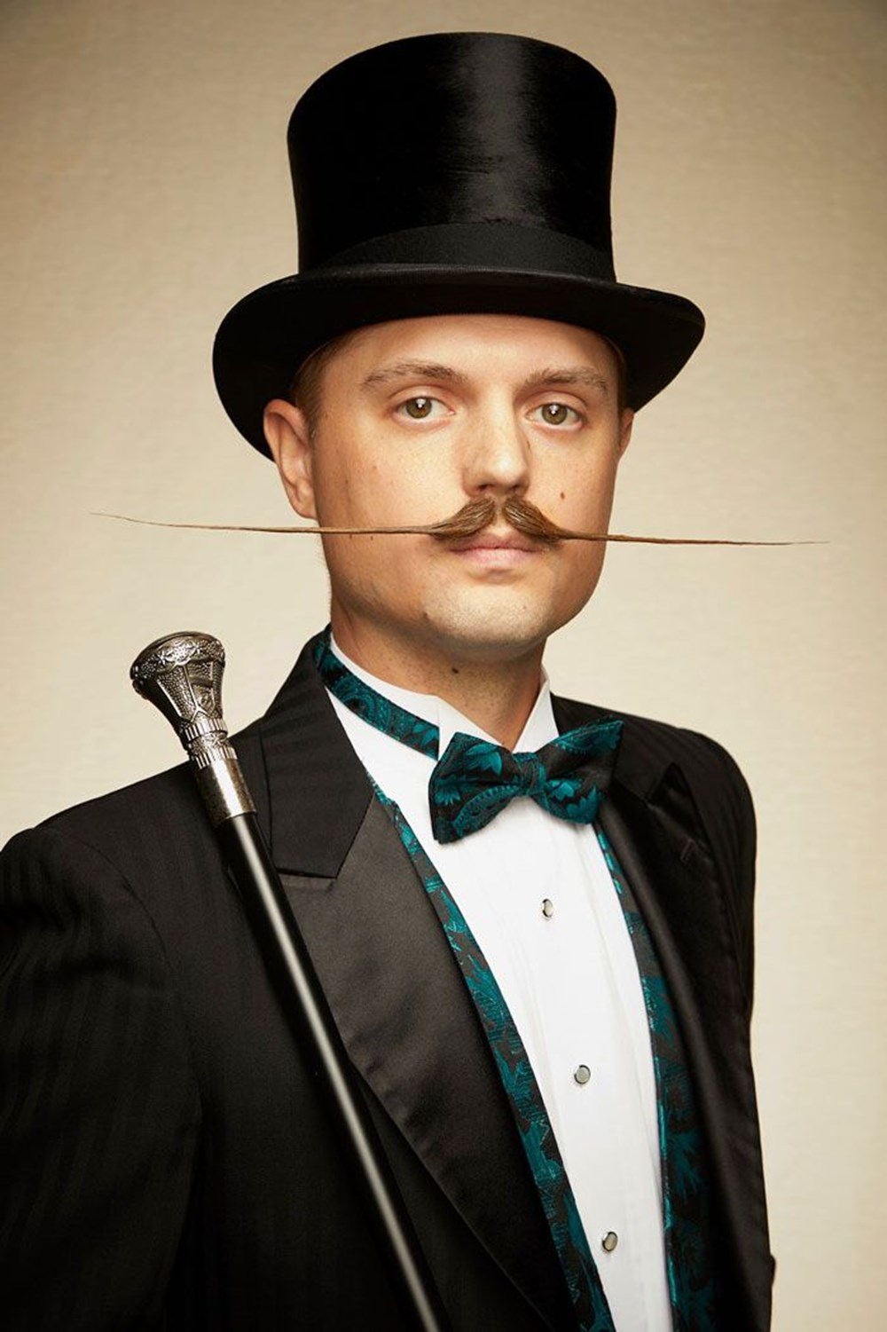 борода бальбо. британские усы. усы хэндлбар. эспаньолка бандерас. сы.