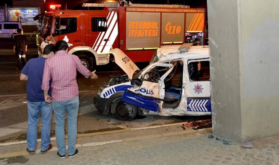 Yaralı meslektaşlarını hastaneye götüren polisler kaza yaptı: 1 şehit - 2