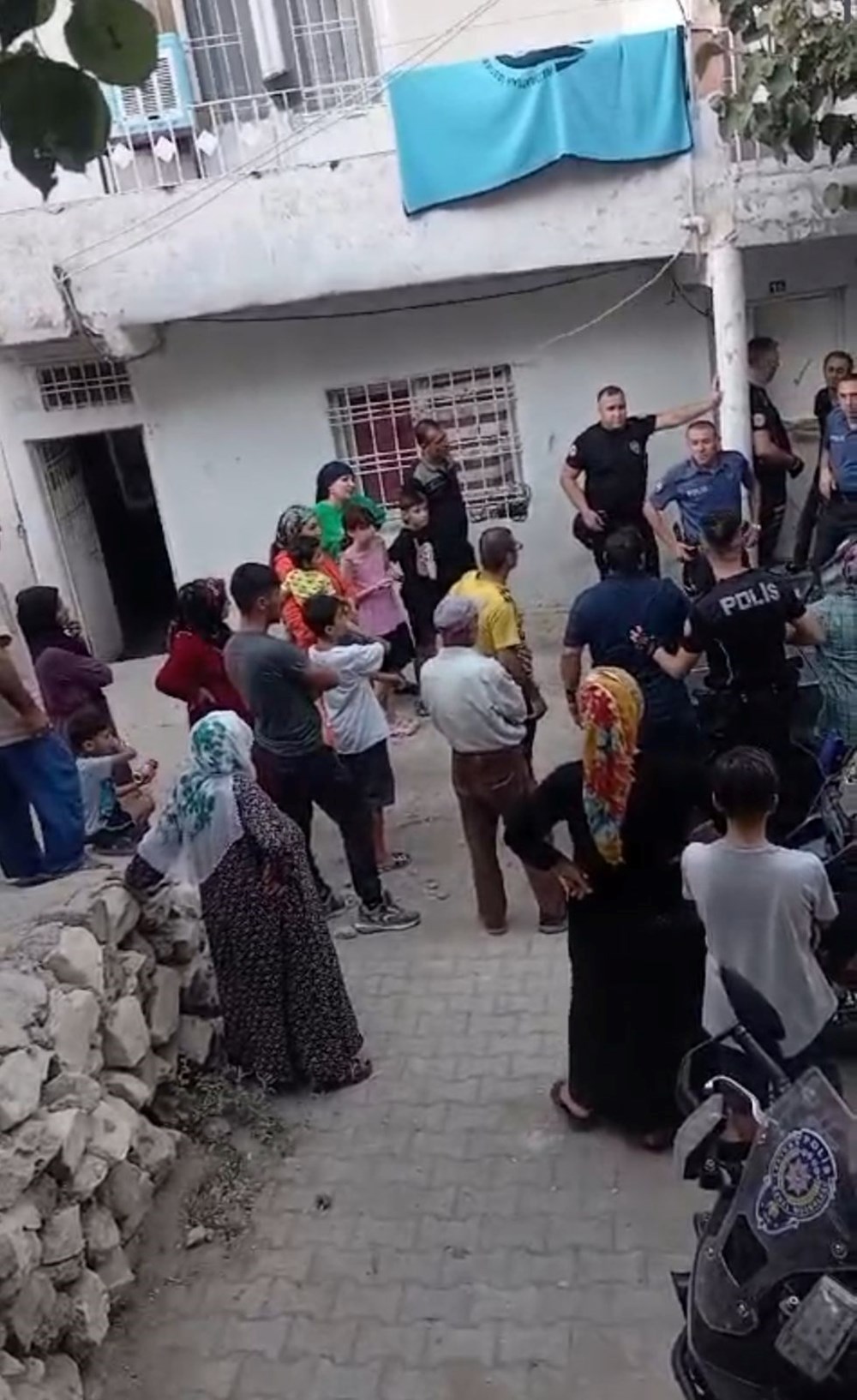 Mardin'de çocuğa işkence! Elleri ve ayakları kelepçeli bulundu - 4