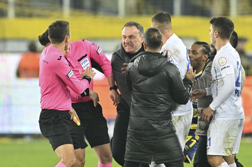 MKE Ankaragücü Kulübü Başkanı Faruk Koca hakem Halil Umut Meler'e yumruk attı - 19