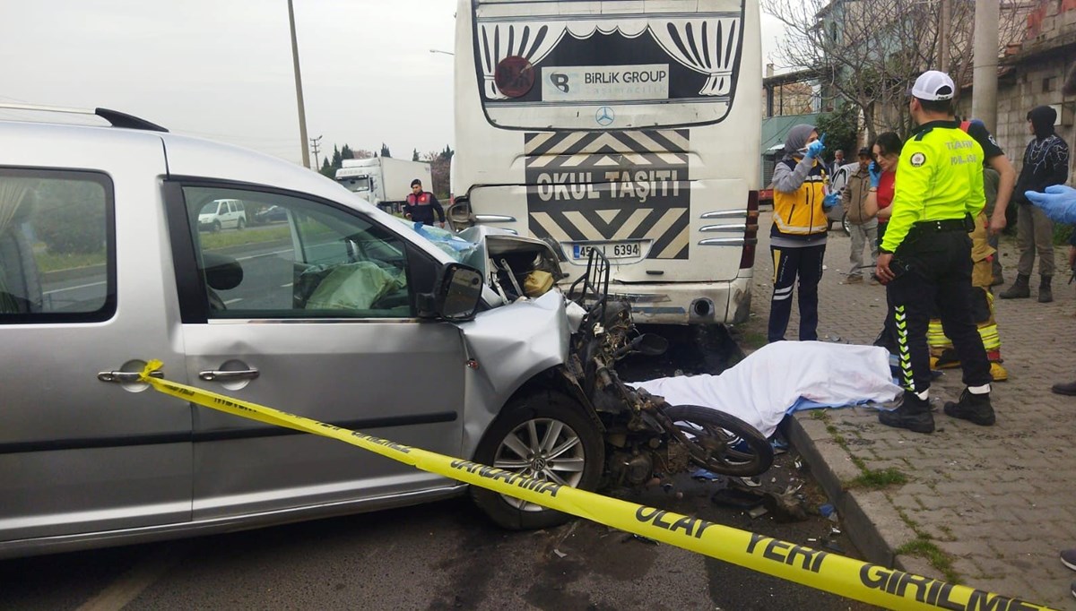 Hafif ticari araç ile motosiklet çarpıştı:1 ölü