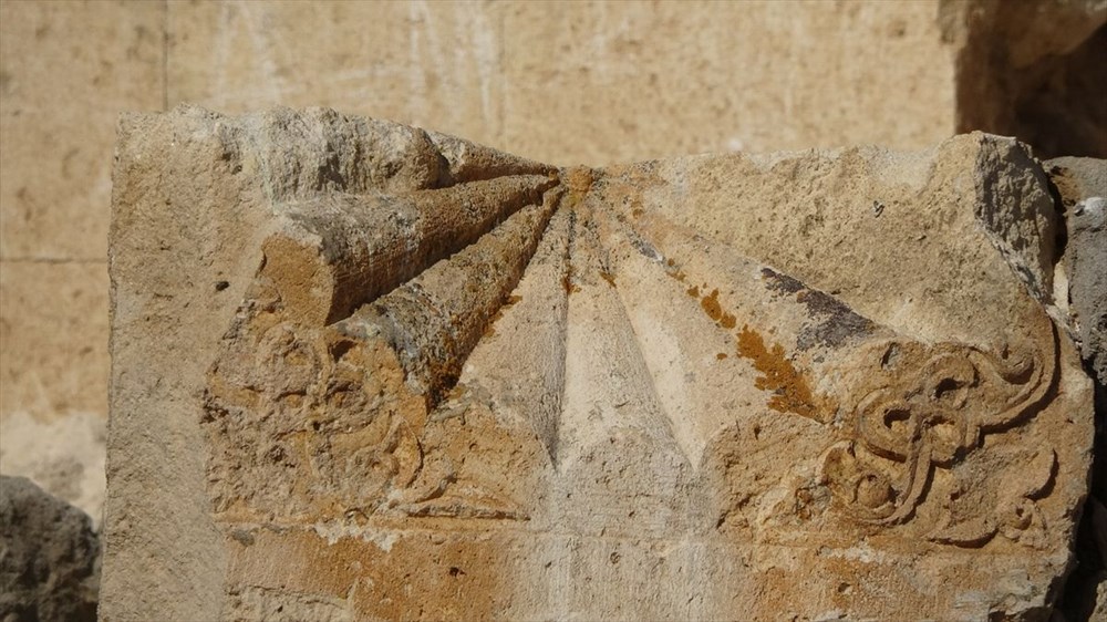 Depremde hasar gören 600 yıllık kümbet restore edilecek - 16