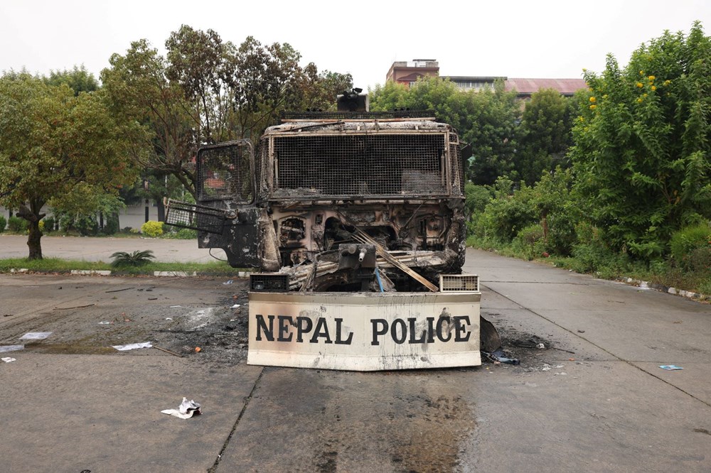 Nepal yeni liderini arıyor: Bakanlar dövüldü, ordu helikopterleri havalandı - 9