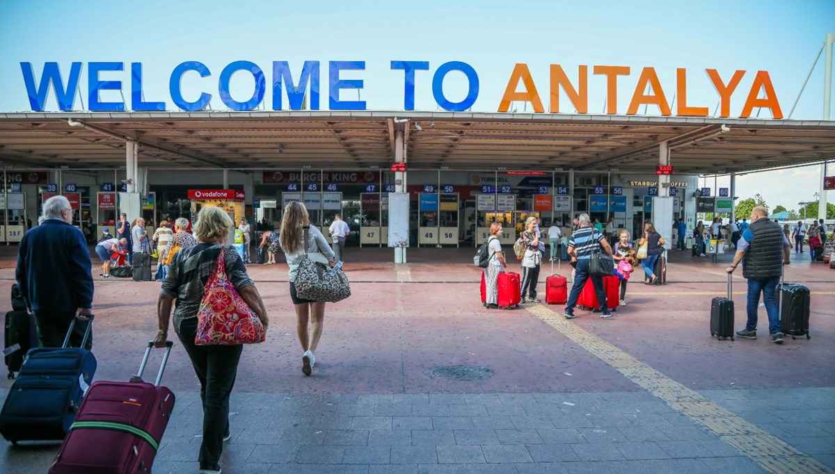 Antalya'da yeni rekor: Sayısı 9 milyonu geçti Antalya'da yeni rekor: Sayısı 9 milyonu geçti