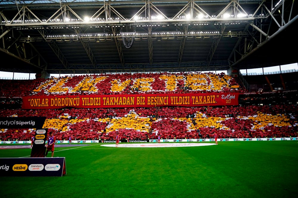 Osimhen alana çıktı, o müzik çaldı: Galatasaray taraftarı eşlik etti 76 5iyzT47n3kmD JLo4a0kA