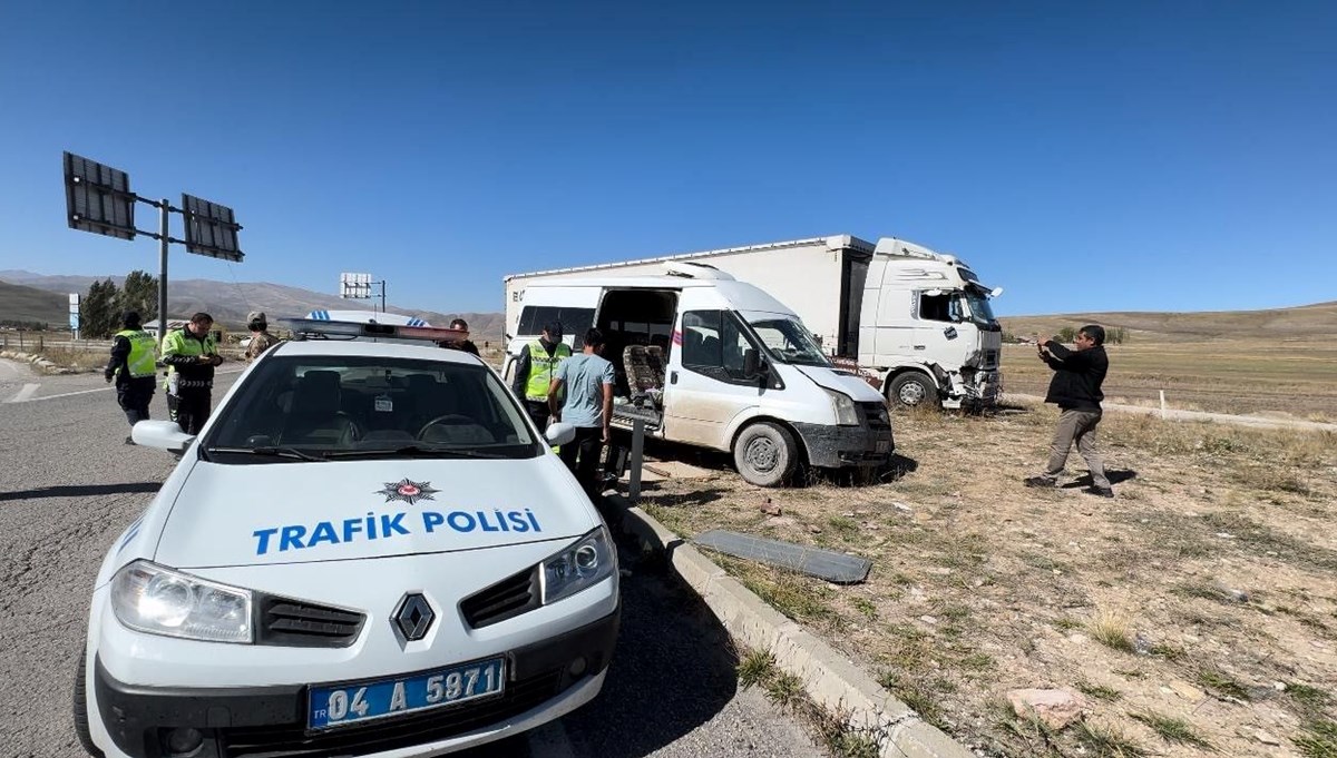 Ağrı'da feci kaza: 1 ölü, 2 yaralı