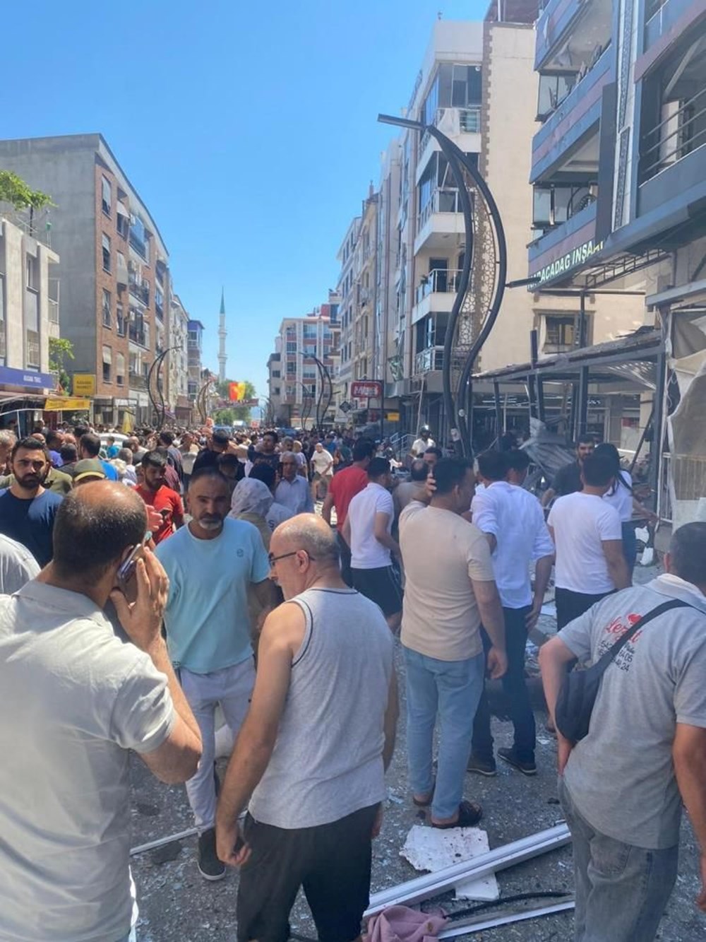 SON DAKİKA HABERİ | İzmir Torbalı’da bir binada patlama: 5
ölü, 57 yaralı - 15