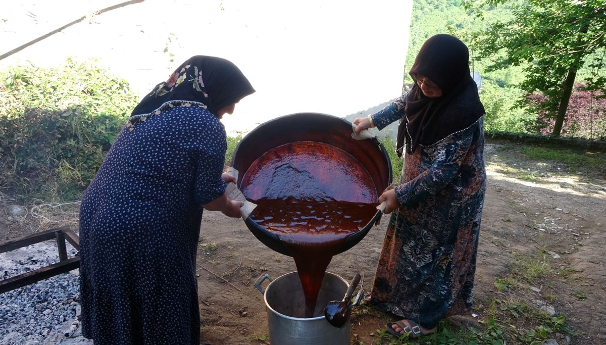 Kilosu bu yıl bin TL! Odun ateşinde 10 saat kaynatılıyor Kilosu bu yıl bin TL! Odun ateşinde 10 saat kaynatılıyor