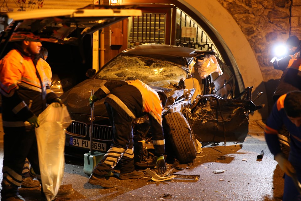 Beşiktaş'ta otomobil ile tanker çarpıştı - 1